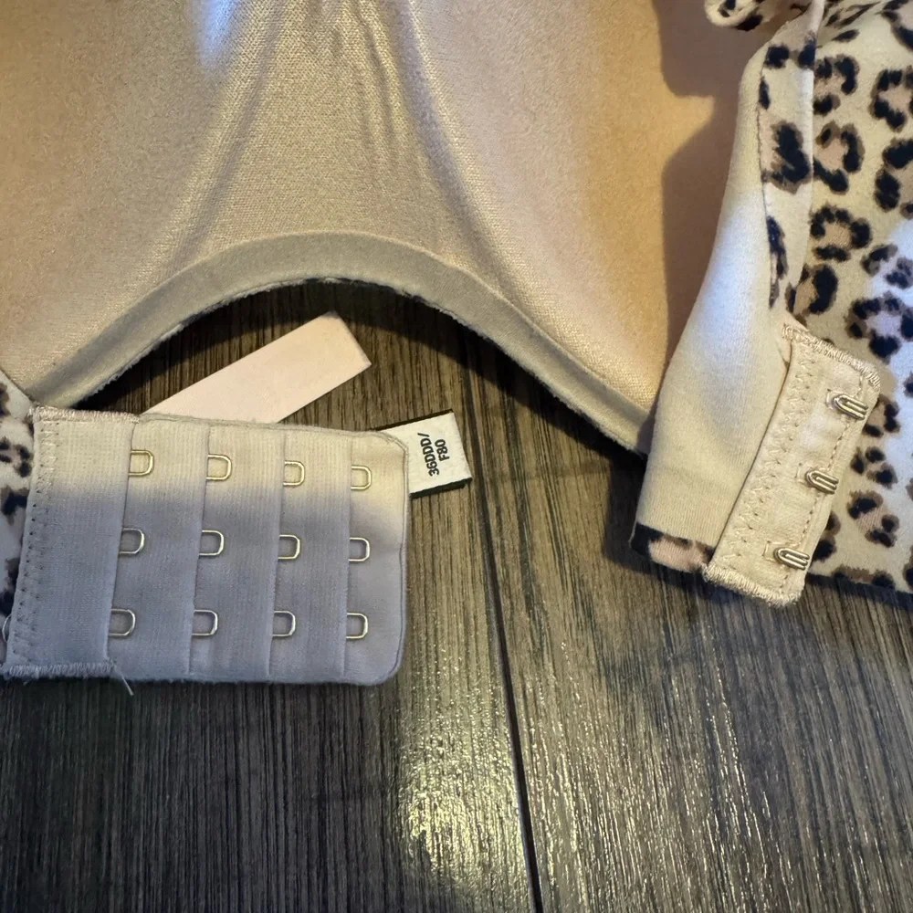 Victoria's Secret Leopard Print T-Shirt Bra in Beige and Black - Picture 3 of 5